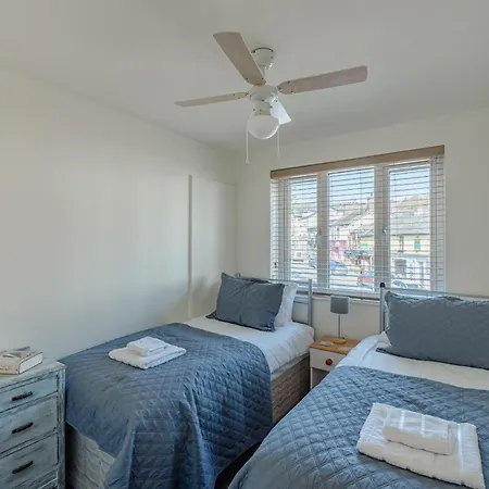 Luxury 2 Bed Room Lake View Apt Bowness Parking Экстерьер фото