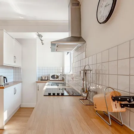 Luxury 2 Bed Room Lake View Apt Bowness Parking Экстерьер фото