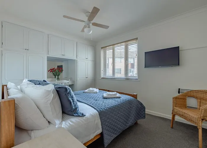 Luxury 2 Bed Room Lake View Apt Bowness Parking