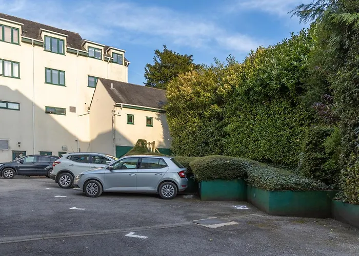 Luxury 2 Bed Room Lake View Apt Bowness Parking