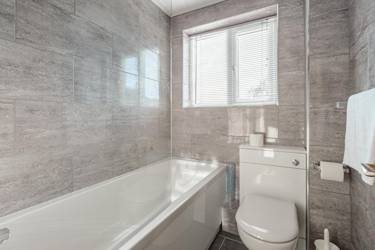 Luxury 2 Bed View Parking Apartment