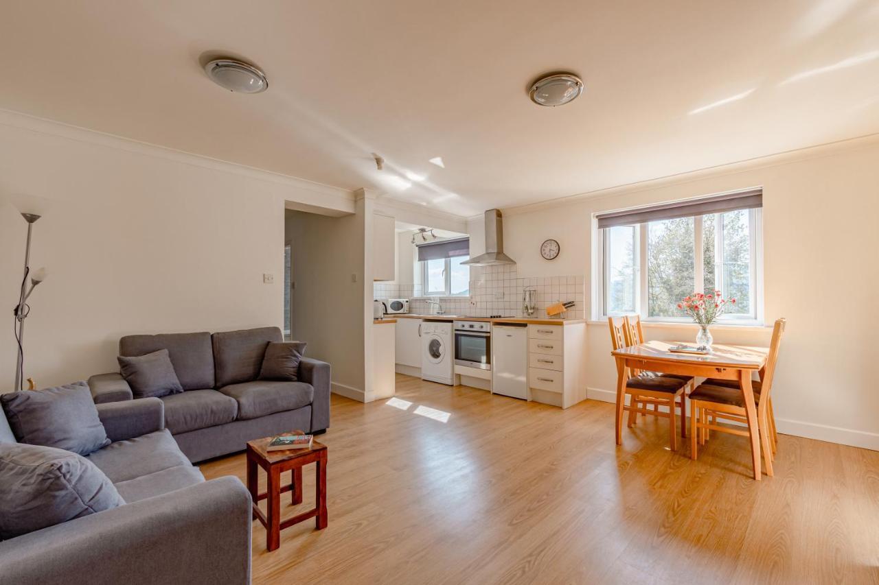 Luxury 2 Bed View Parking Apartment *